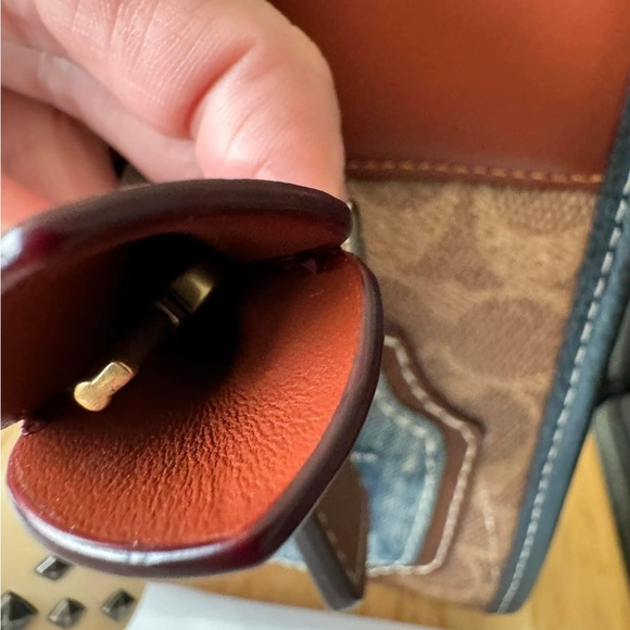 BRAND NEW UPCRAFTED BROOKE CARRYALL 28 IN SIGNATURE CANVAS
 - Picture 11 of 16